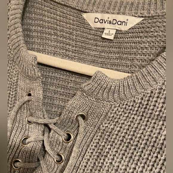 Super cute  hi/low style top.  size L - Picture 2 of 3